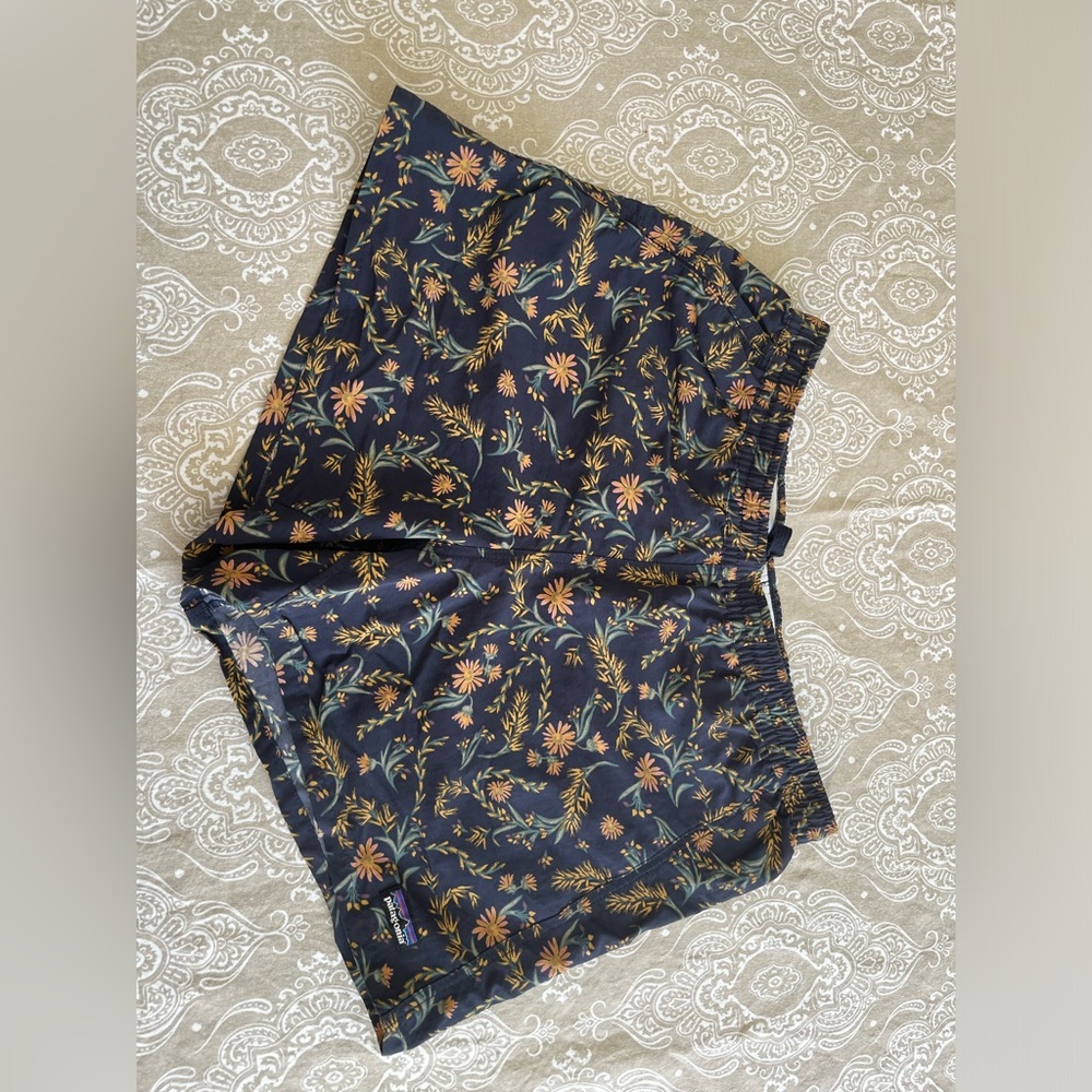 Patagonia Baggies 5 inch, women’s size medium